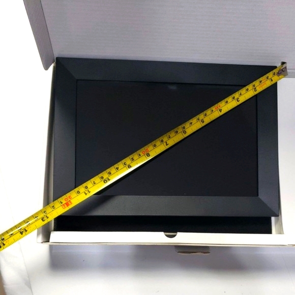 Scishion P100 Wifi Digital Picture Frame - Picture 5 of 9